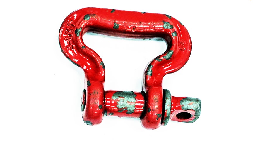 Damaged and Unsafe Rigging Gear: Red Shackle