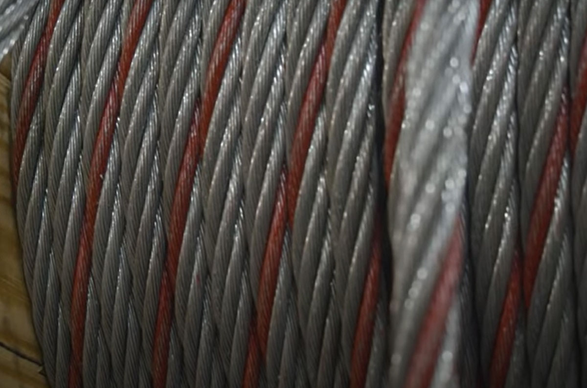 How Can I Identify Domestic Wire Rope Brands by Color Strand?