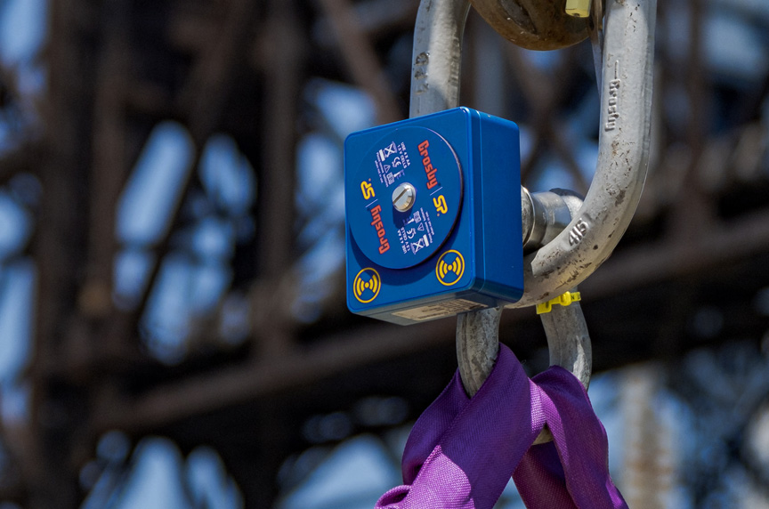 Crosby Straightpoint Wireless Load Shackle Rigged to a Master Link with Mazzella Roundslings