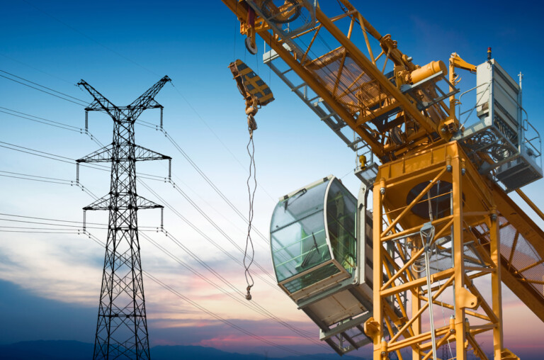 What Are a Tower Crane Operator’s Responsibilities Around Power Lines?